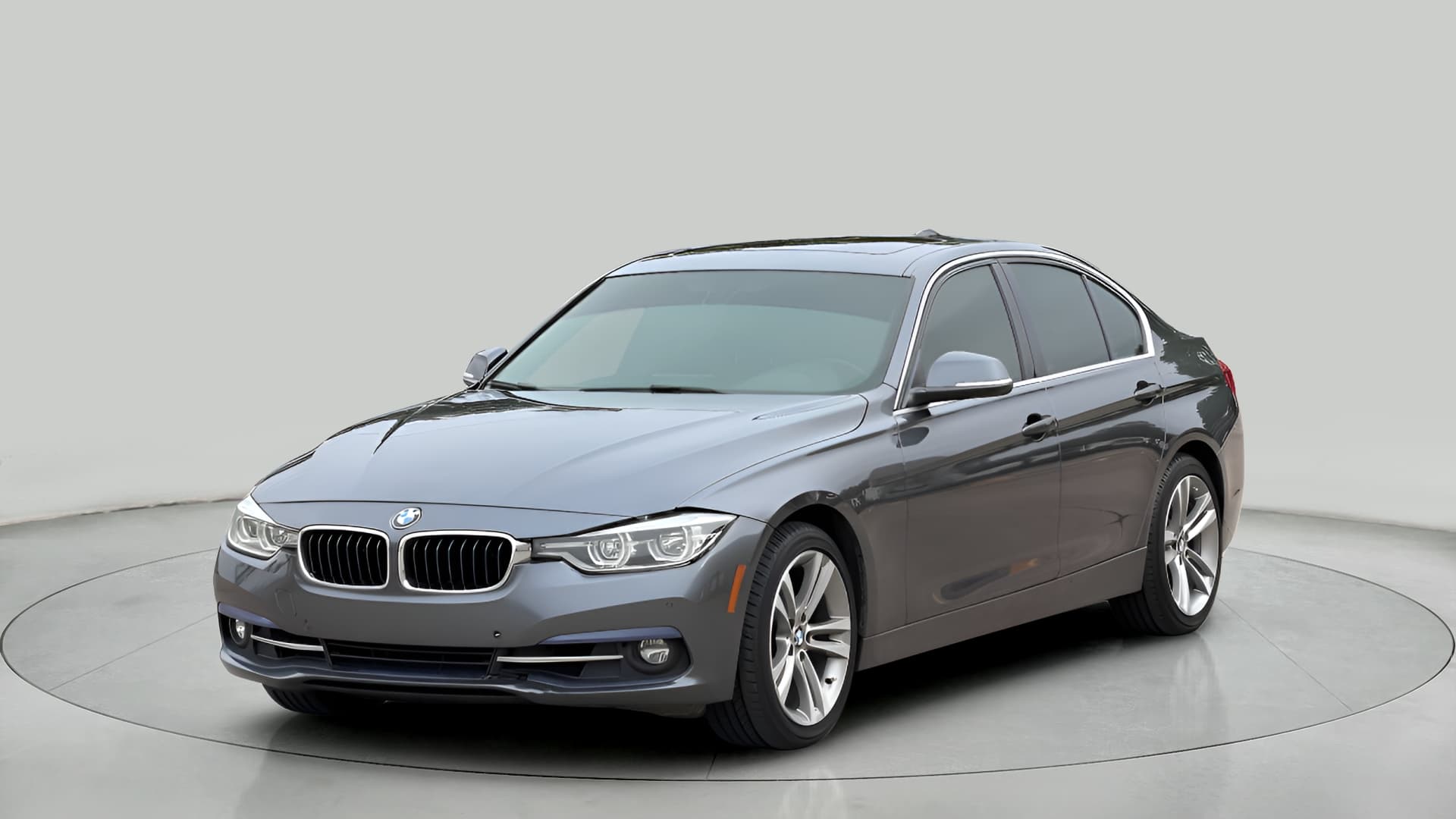 2017 BMW 3 Series 330i Sedan's photo